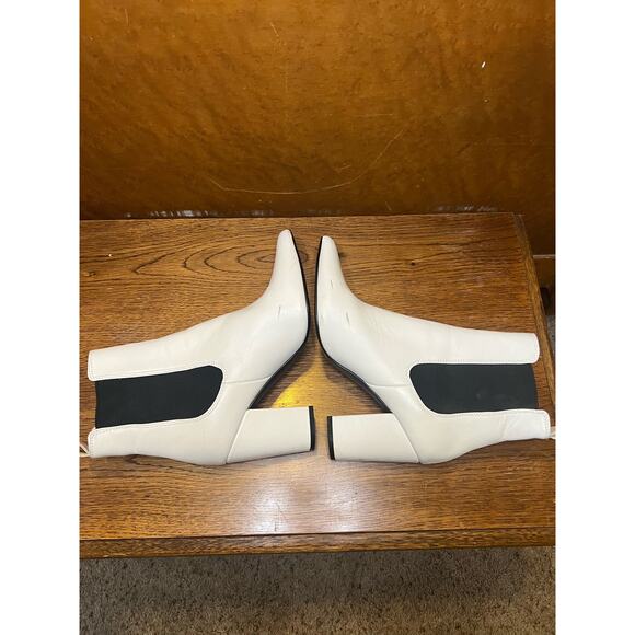 Steve Madden size 9 white black booties 3” heel. Perfect for football game day - Picture 4 of 10